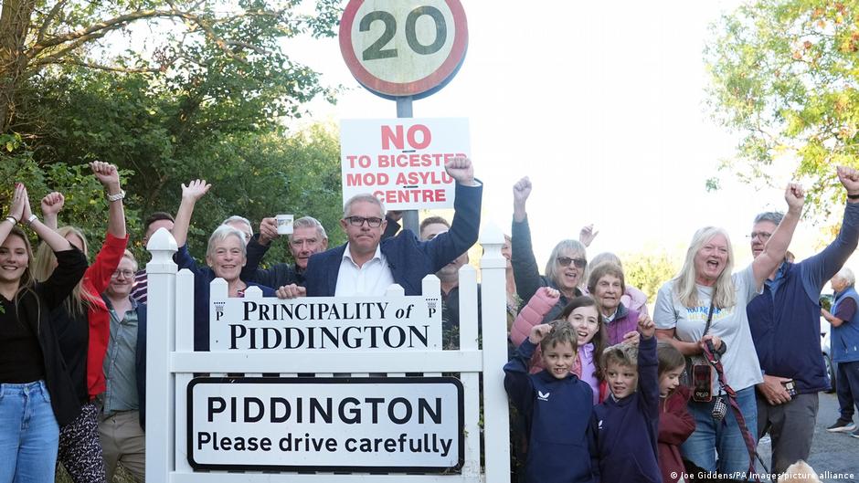 UK: Village votes to 'secede' in asylum center plan protest