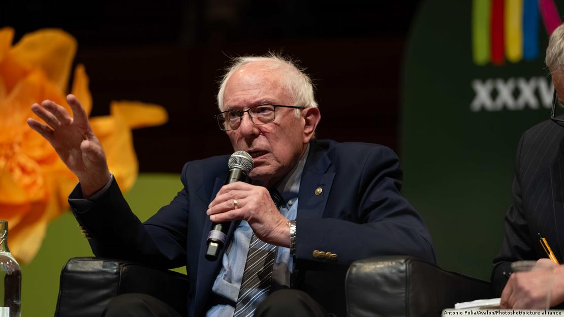 Bernie Sanders quiere prohibir por ley la superinteligencia artificial, a la que compara con las armas nucleares.