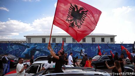 Ex-Präsident verurteilt: Schock in Kosovo, Unmut in Serbien