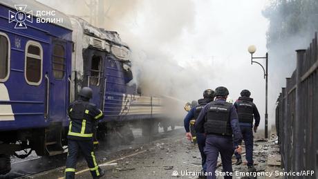 Wie die Ukraine ihre Züge vor russischen Drohnen schützt
