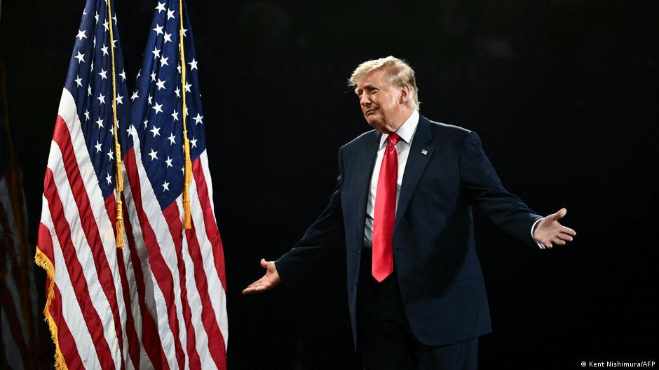 Трамп заборонив CNN, Politico і MS NOW доступ до Білого дому