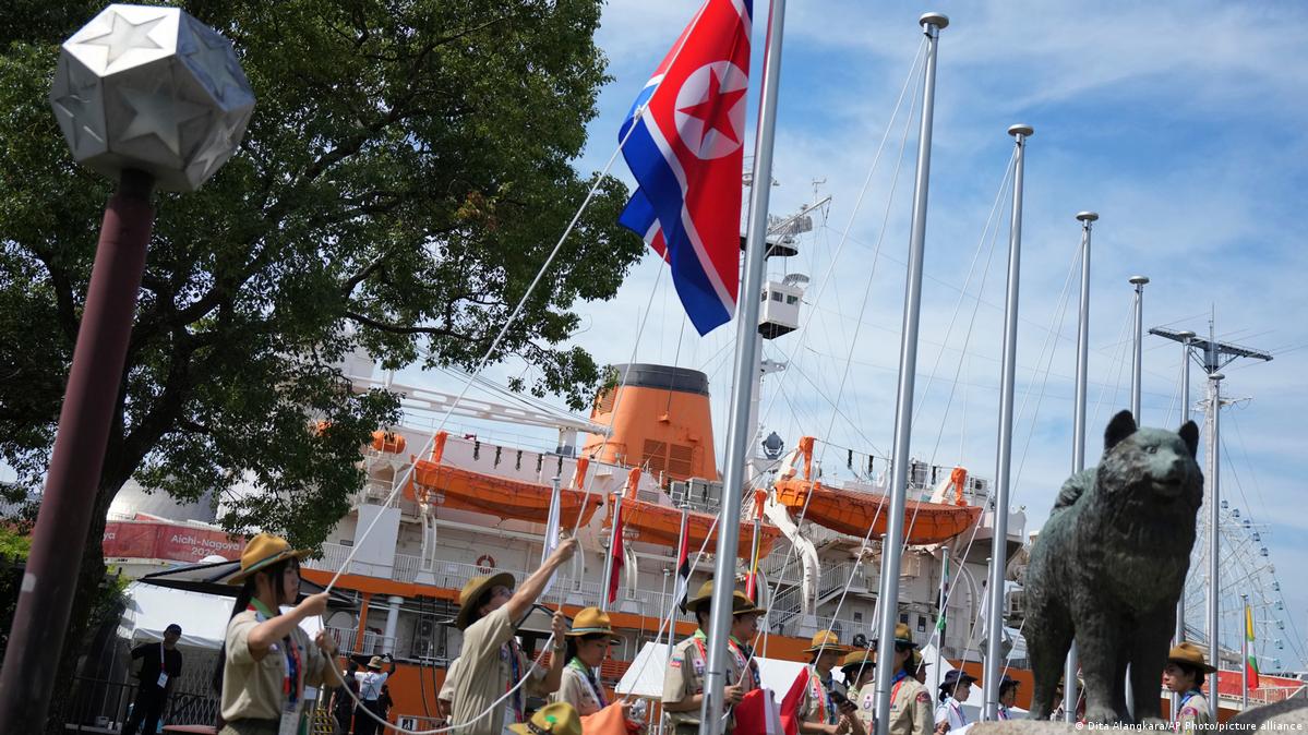 Asienspiele Nagoya 2026 | Probe einer Flaggenzeremonie im Athletendorf 朝鲜派出100多名运动员参加14个项目的比赛,目标是"为金正恩元帅带来喜悦"。