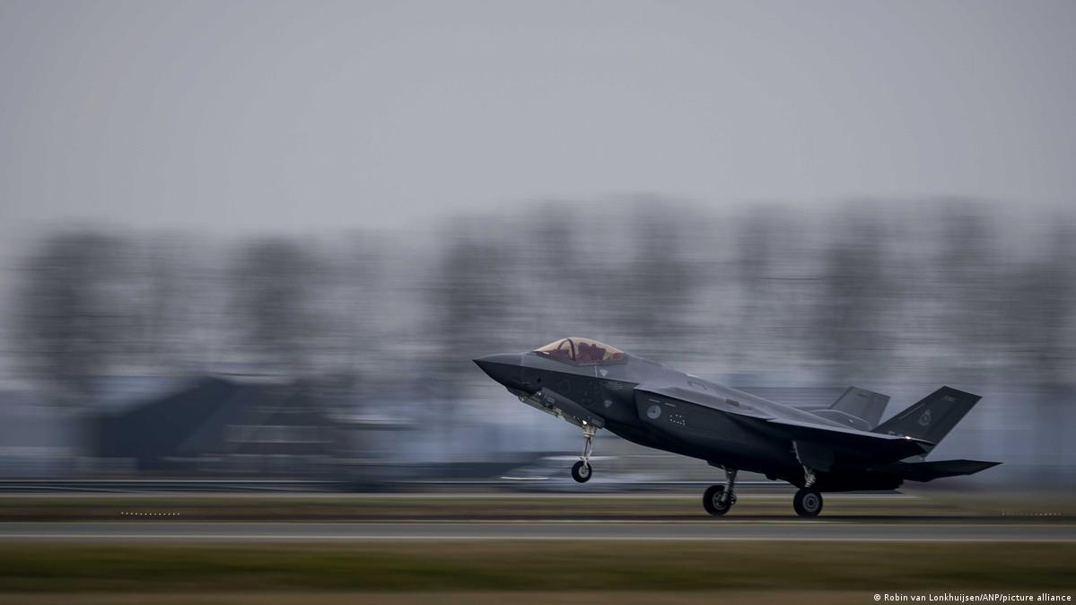 2026年1月，荷兰皇家空军的F-35战斗机正在阿姆斯特丹史基普机场降落