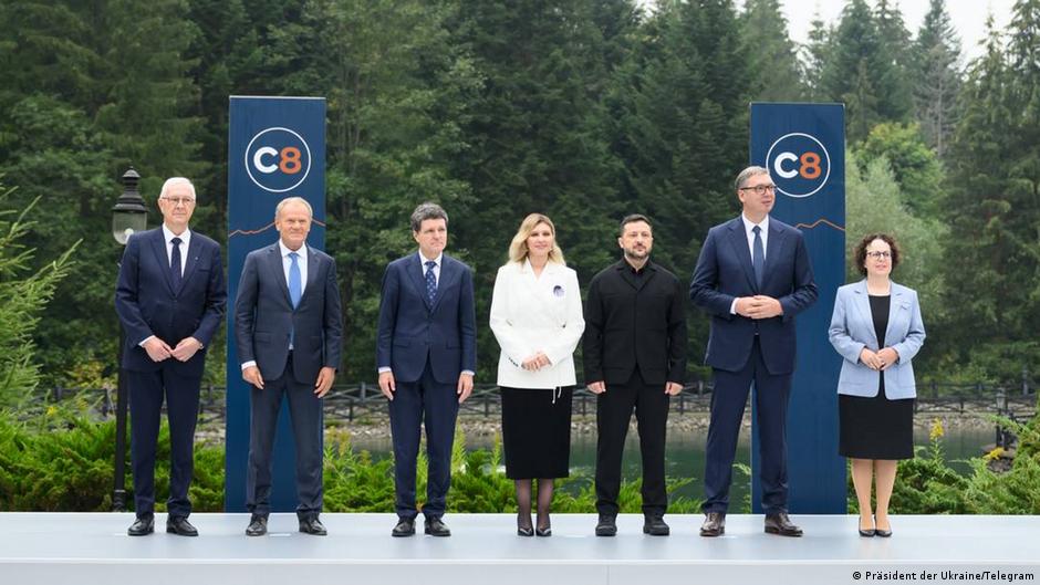 У Буковелі стартував установчий саміт Карпатської вісімки