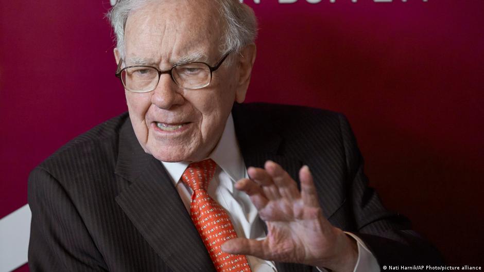 Warren Buffett steps down as Berkshire Hathaway chairman