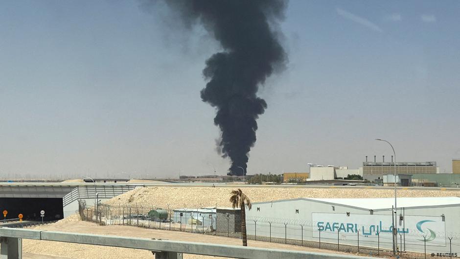 Saudi Arabia: Plume of black smoke near Riyadh airport