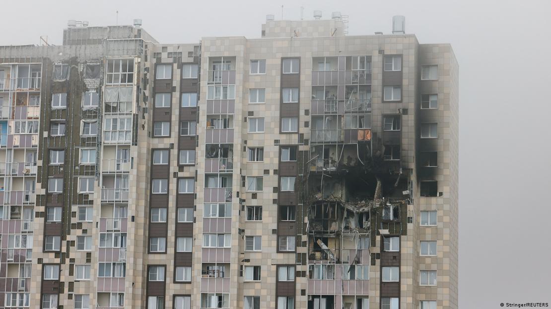 El edificio de viviendas, visiblemente dañado. El edificio de viviendas, visiblemente dañado.