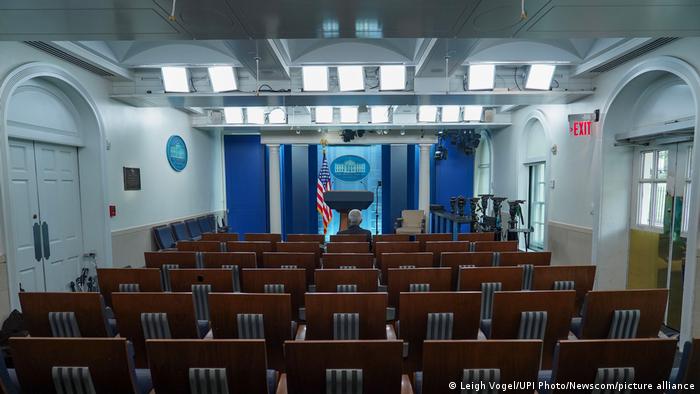 TVs dos EUA se unem após veto e suspendem cobertura da agenda de Trump
