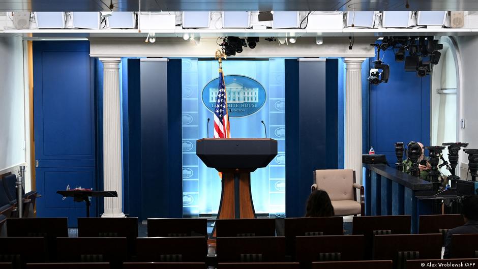 US judge blocks Trump ban of CNN, MS NOW, Politico from White House, orders him to restore access