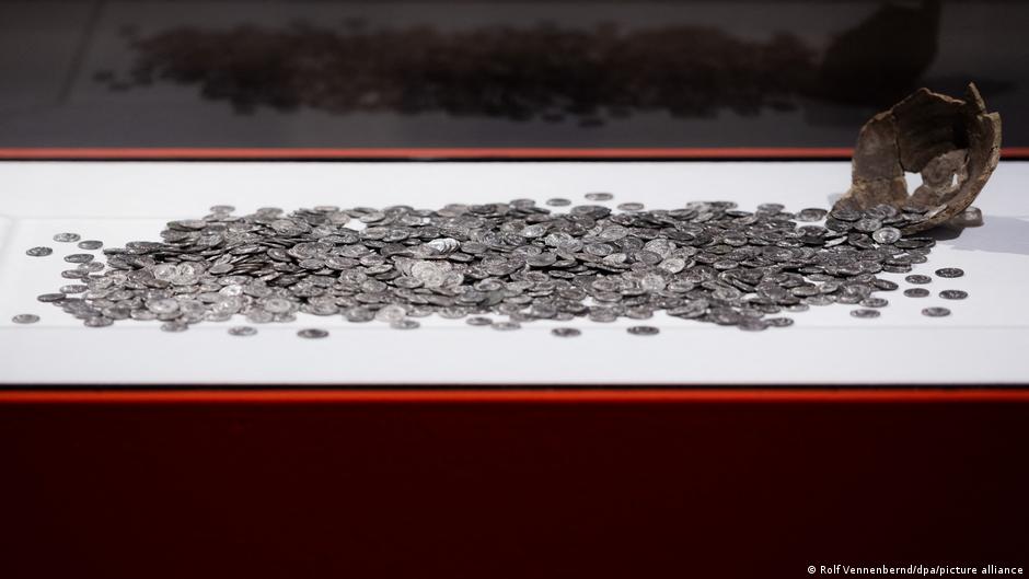 Amateur archeologist unearths Germany's largest trove of Roman coins