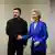 El presidente ucraniano y la presidenta de la Comisión Europea se dan la mano posando ante las cámaras.