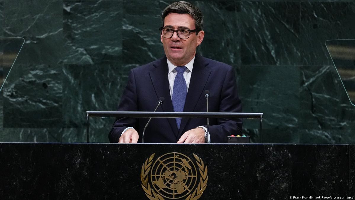 英国首相伯纳姆：同弱者站在一起