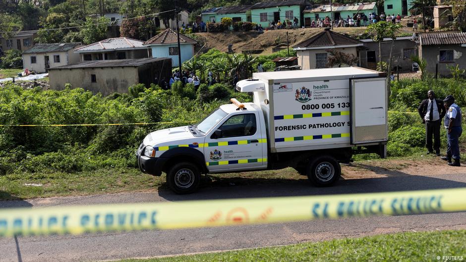 11 killed in attack on house party 11 killed in attack on house party