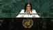 Delcy Rodríguez hablando ante dos micrófonos en la ONU.