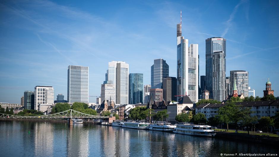 German institutes raise 2026 growth forecast but flag structural risks