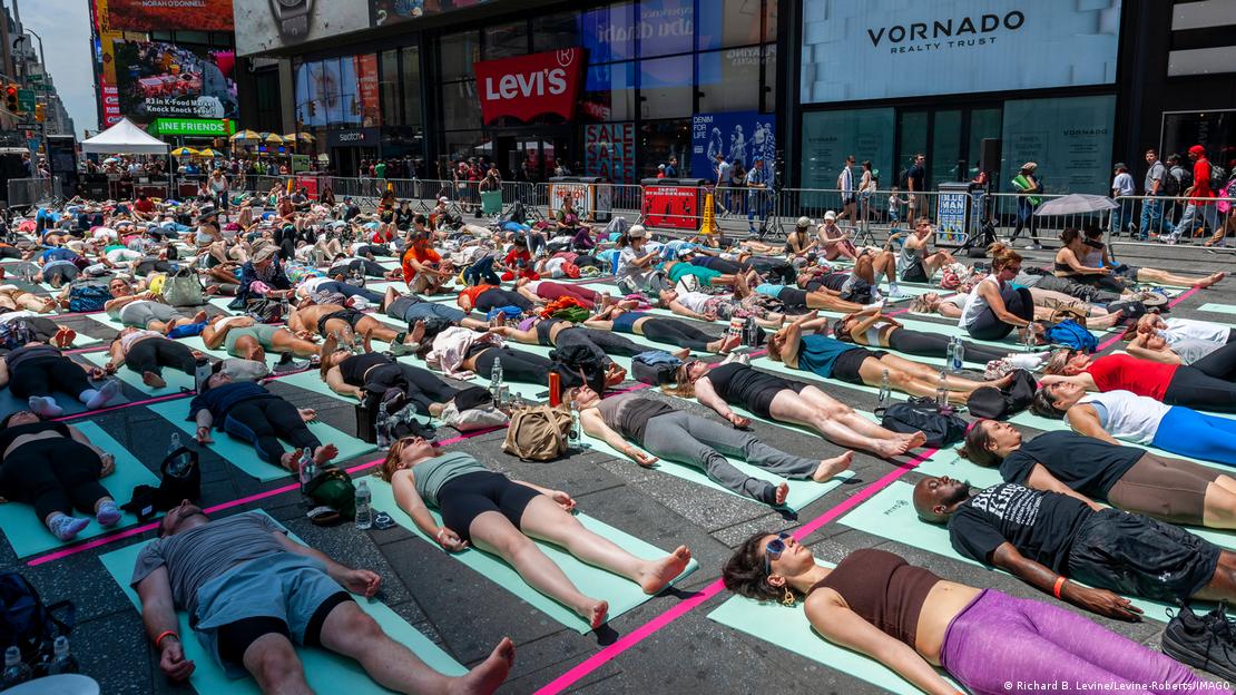 Yoga, deporte y bienestar personal ganan terreno frente a las citas: para parte de la Generación Z, el sexo ya no es la única prioridad.