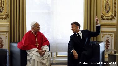 Pope Leo XIV (l) and French President Emmanuel Macron seated in the Elysee Palace on Friday, September 25, 2026