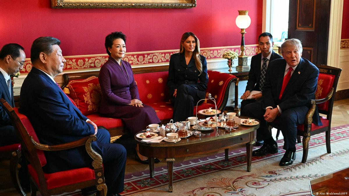 两国元首夫妇在白宫品茶
