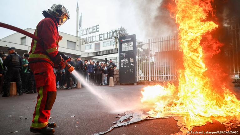 France: Hundreds arrested as student protests escalate