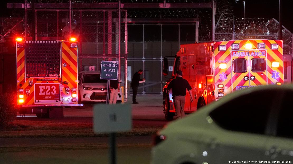 Vehículos de emergencia llegan a la Institución de Máxima Seguridad Riverbend, en Nashville, tras la ejecución fallida de Christa Pike en Tennessee. Vehículos de emergencia llegan a la Institución de Máxima Seguridad Riverbend, en Nashville, tras la ejecución fallida de Christa Pike en Tennessee.