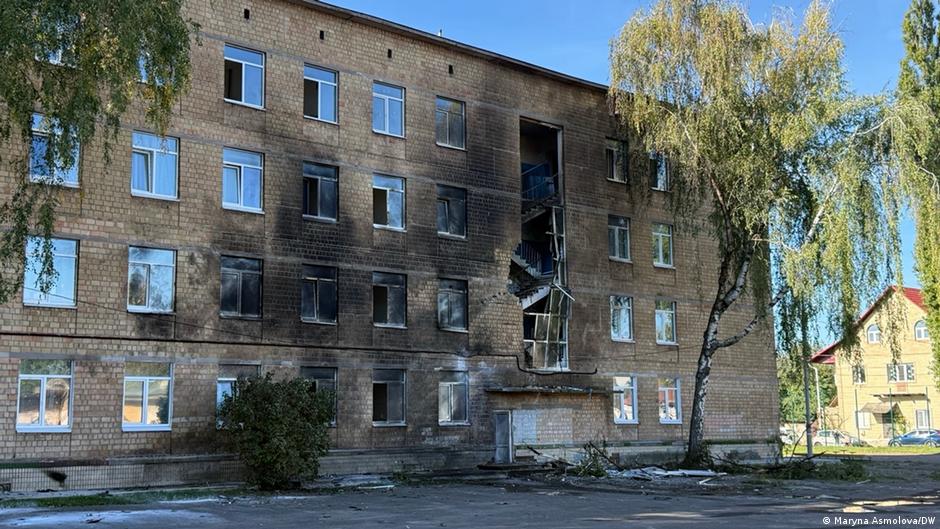 Дрон влучив у будівлю школи в Києві