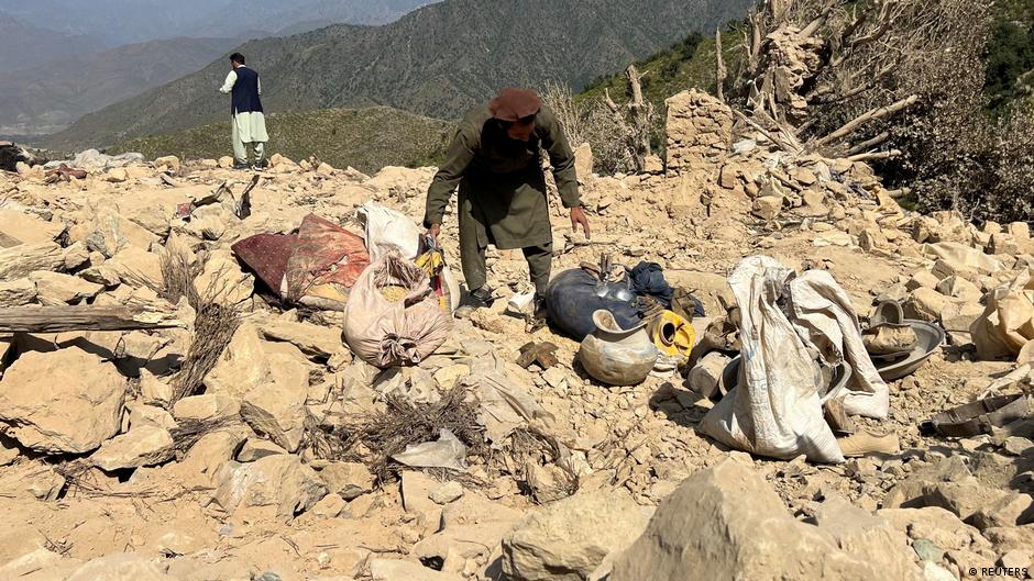 Pakistan launches deadly airstrikes on Afghanistan