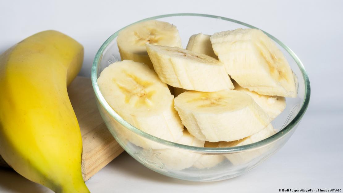 Bananas cortadas y cerrada.