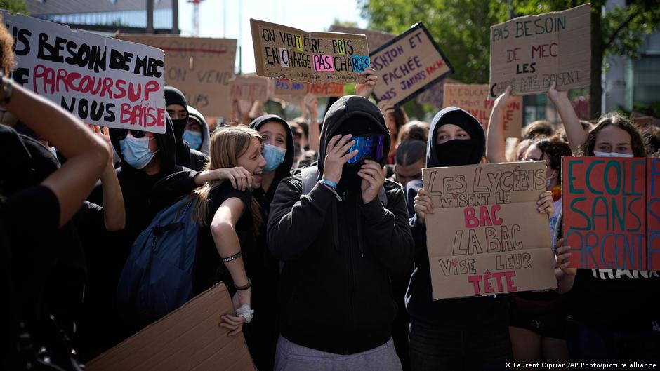 Hundreds of French schools closed amid protests