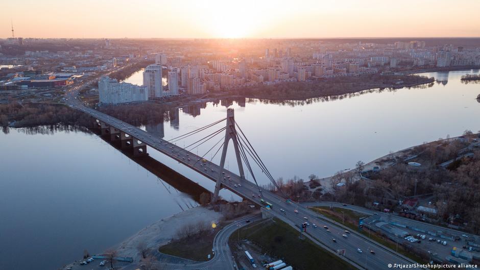 Атака по Києву: РФ поцілила по Північному мосту