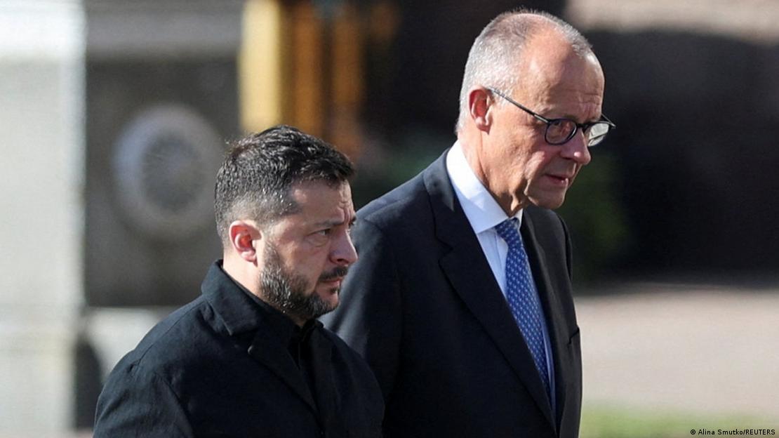 Ukrayna Devlet Başkanı Volodimir Zelenskiy ve Almanya Başbakanı Friedrich Merz yan yana yürüyor. Ukrayna Devlet Başkanı Volodimir Zelenskiy ve Almanya Başbakanı Friedrich Merz yan yana yürüyor.