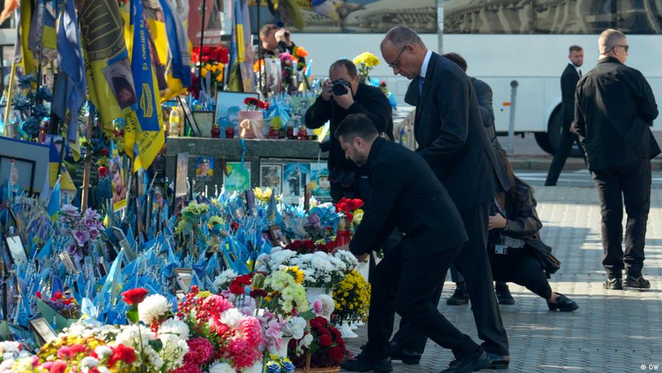 Мерц у Києві закликав Путіна припинити війну проти України