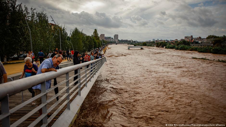 Torrential rain and flooding leave 2 dead and 1 missing in Spain's Catalonia region