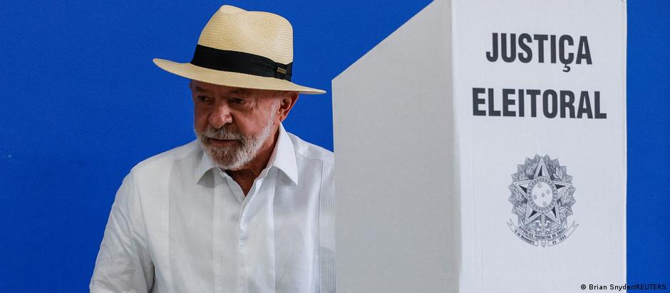 Lula obteve 2,2 milhões de votos a menos do que Flávio Bolsonaro no primeiro turno