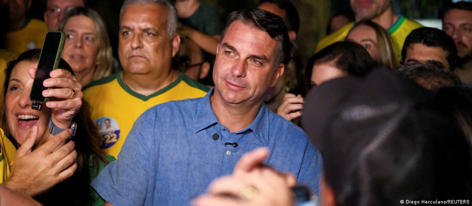 Flávio Bolsonaro não deu detalhes sobre mudanças na Constituição que pretende fazer