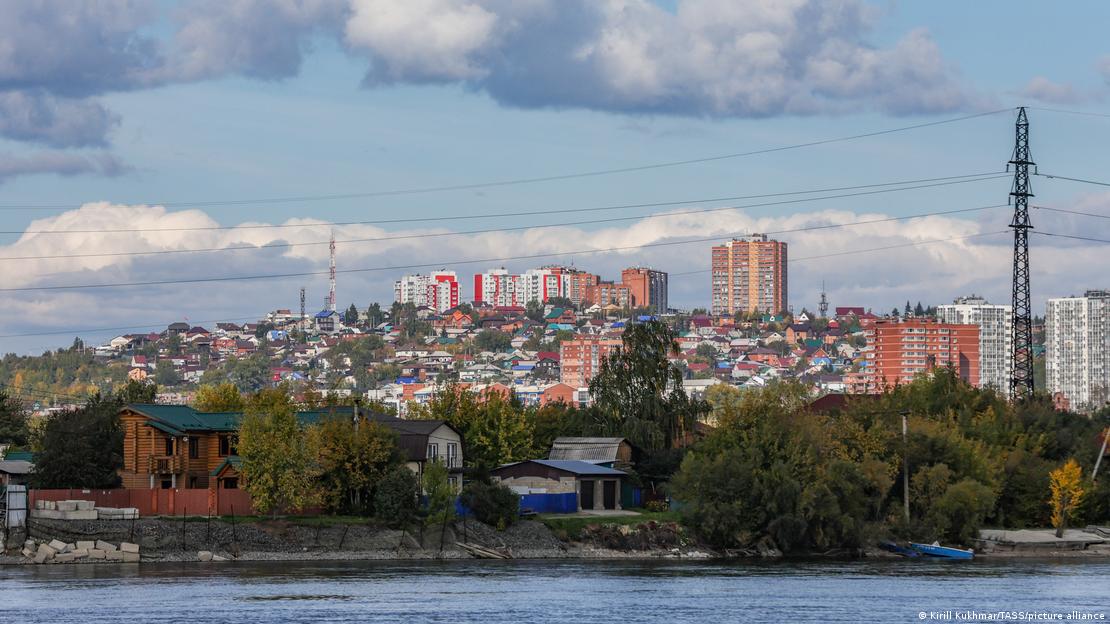 Image 4: A view of Kuibyshevsky District in Irkutsk in early autumn