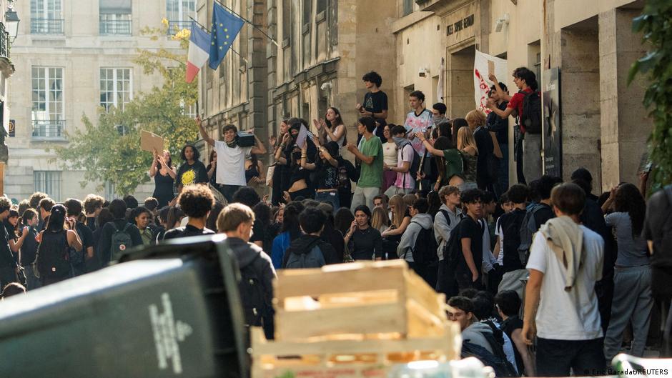 Sparen trotz Protest: Frankreichs schwieriger Balanceakt