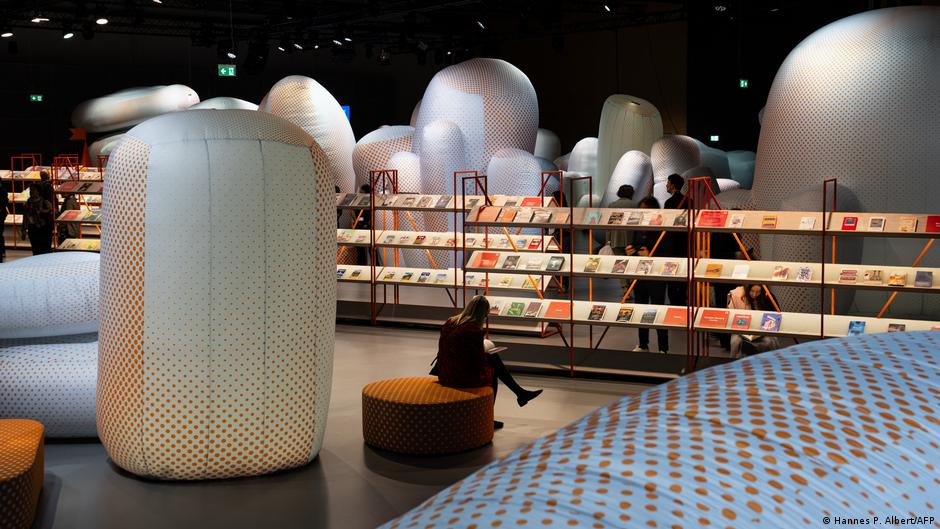 Frankfurter Buchmesse: Ist der erste KI-Bestseller schon längst gedruckt?