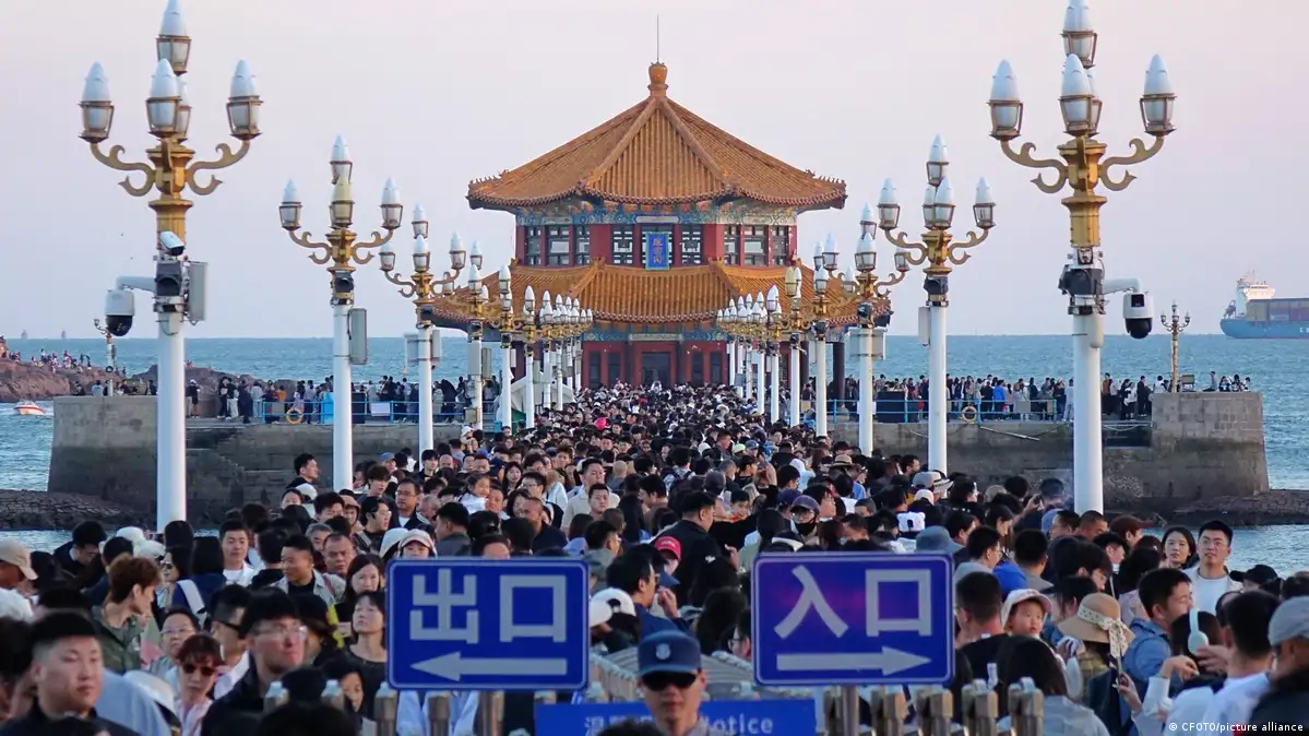 中國十一黃金週:旅遊潮持續 消費仍緊張