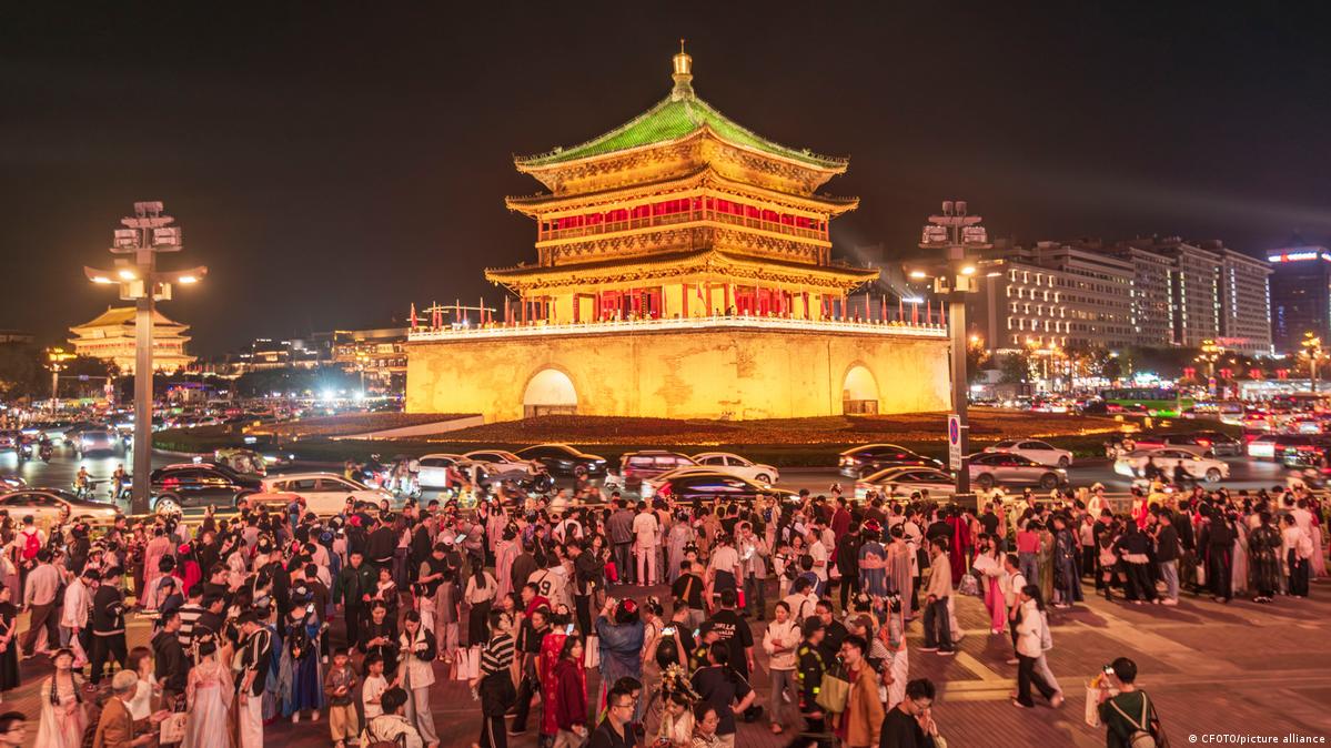李其指出，中国民众如今对消费更为谨慎。