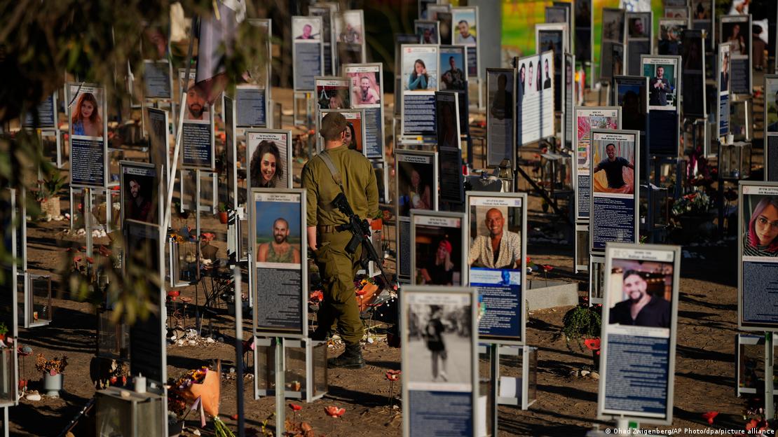Israel Reim 2026 | Soldat gedenkt der Opfer des Nova-Festivals am dritten Jahrestag Israel Reim 2026 | Soldat gedenkt der Opfer des Nova-Festivals am dritten Jahrestag