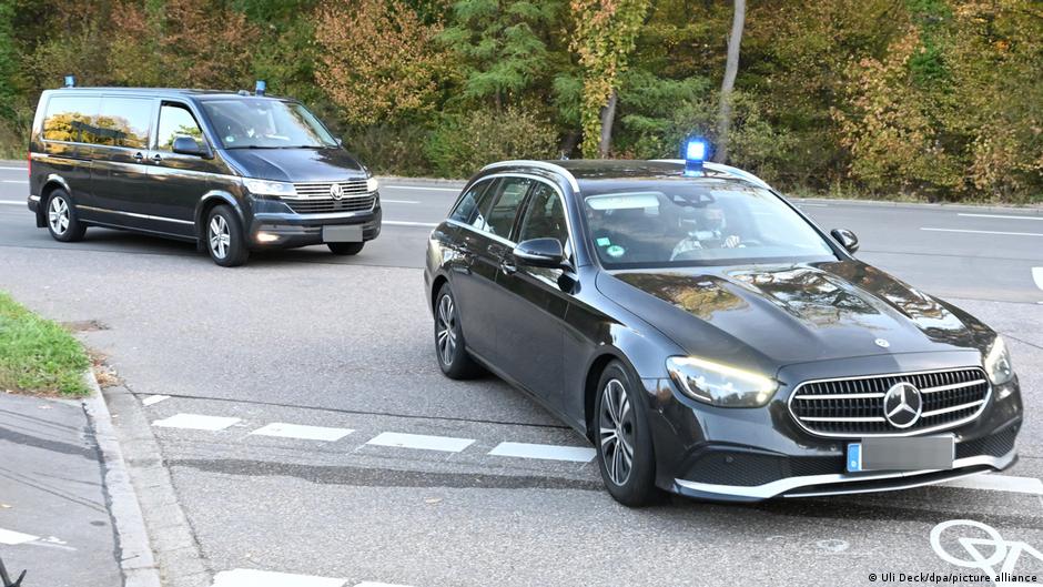 Dictan prisión preventiva para exjefe de agencia de espionaje germana acusado de traición