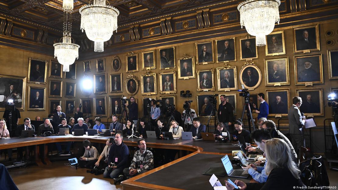 Nobel Kimya Ödülü'nün Stockholm'de açıklandığı salon Nobel Kimya Ödülü'nün Stockholm'de açıklandığı salon