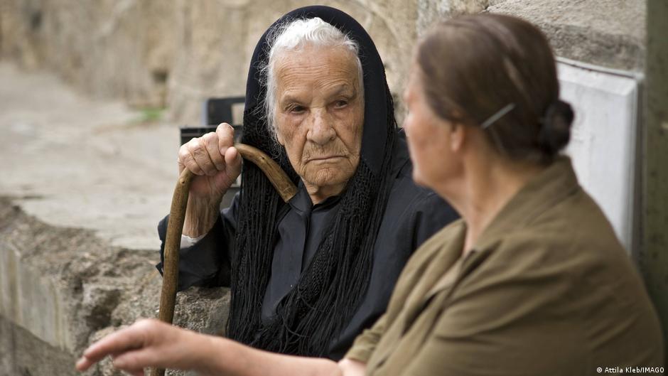 Hallan un pueblo donde llegar a los 100 años es cosa de mujeres, y la ciencia quiere saber por qué