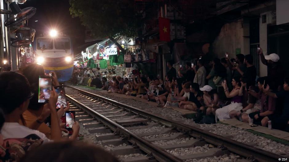 Hanoi: Nervenkitzel auf der Train Street - DW.com