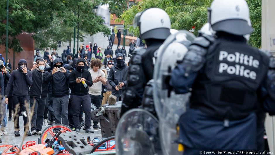 Brussels: Rioters clash with police at anti-austerity rally