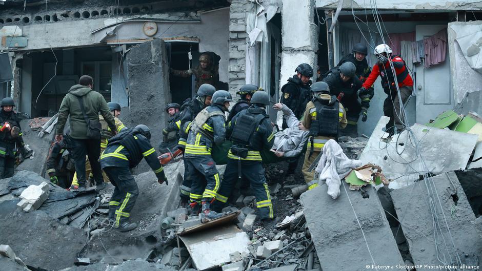 В результате удара РФ по Запорожью погибли восемь человек, в том числе три ребенка