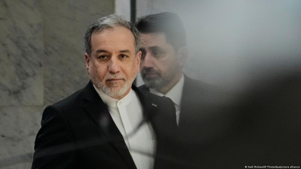 İran parlamentində sərt xətli deputatlar Xarici İşlər naziri Abbas Araqçının gedilməsini istəyir. Şəkil: Hadi Mizban/AP Şəkil/dpa/picture alliance