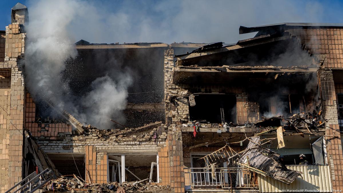 Xarkovda Rusiya hücumları zamanı azı 12 nəfərin yaralandığı bildirilib, şəhər meri açıqlaması. Şəkil: Andrii Marienko/AP Photo/dpa/picture alliance