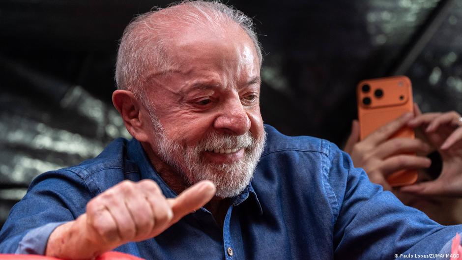 Brazil to shorten workweek in win for Lula ahead of runoff