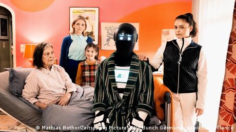 Doris Dörrie und "Frau Winkler": Sterbehilfe per Roboter?